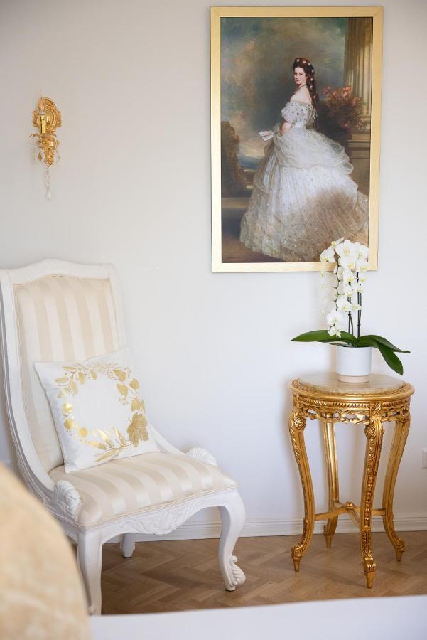 Suite - Castle